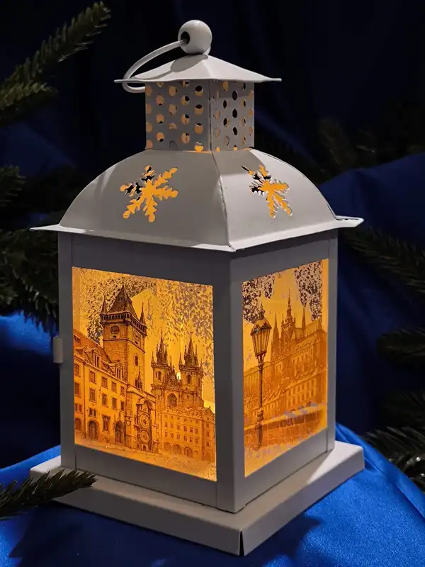 Vianočný kovový lampáš BIELA PRAHA 1 ks